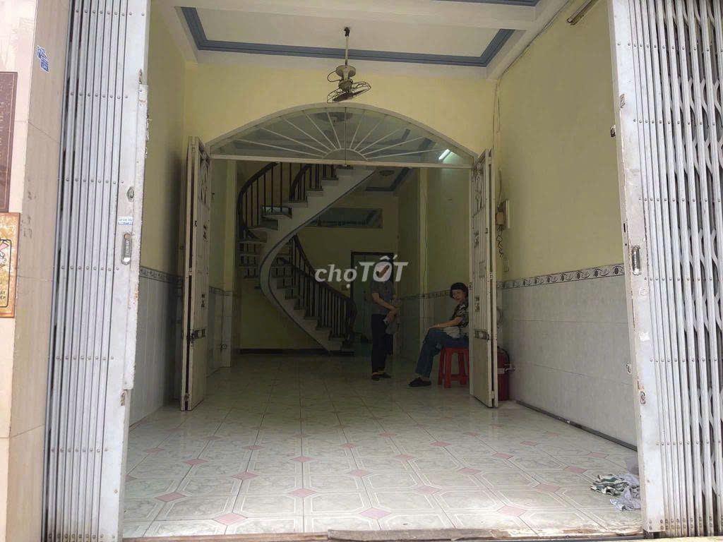 Nhà nguyên căn HXT Tôn Thất Hiêp (ngoài trước là Công Viên nhỏ)