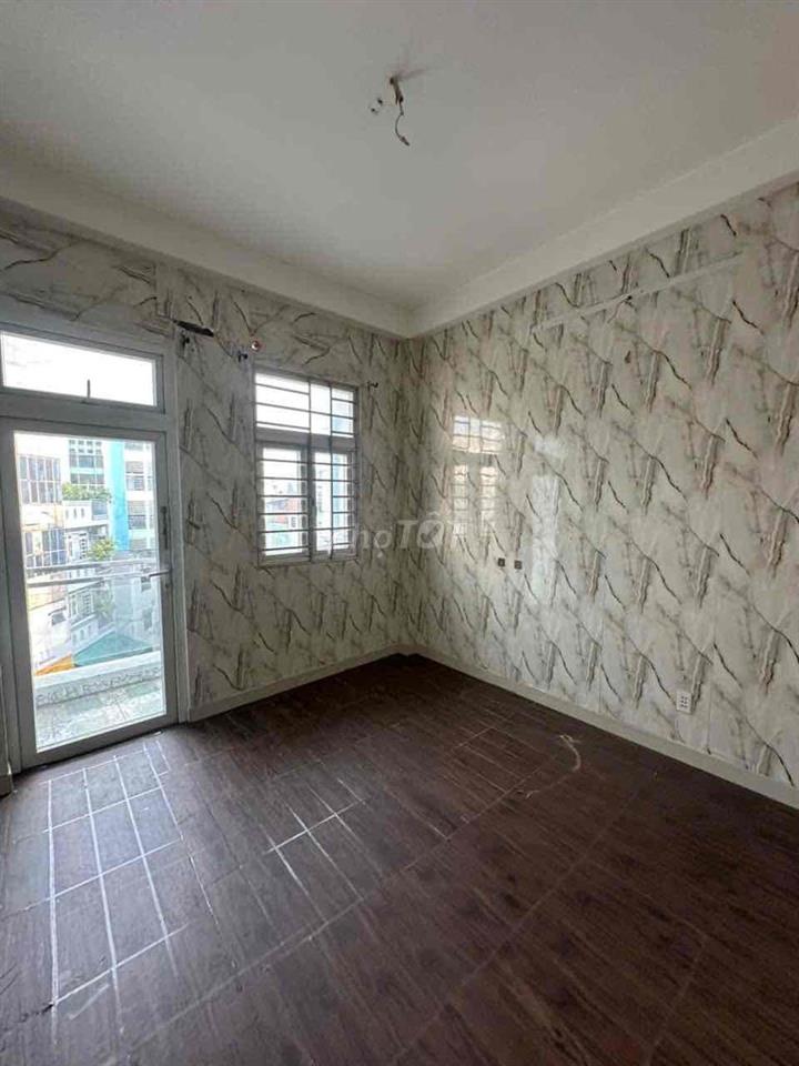 Vừa ở Vừa Kinh Doanh 1 trệt 4 lầu 1 sân thượng