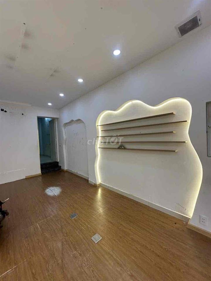 Vừa ở Vừa Kinh Doanh 1 trệt 4 lầu 1 sân thượng