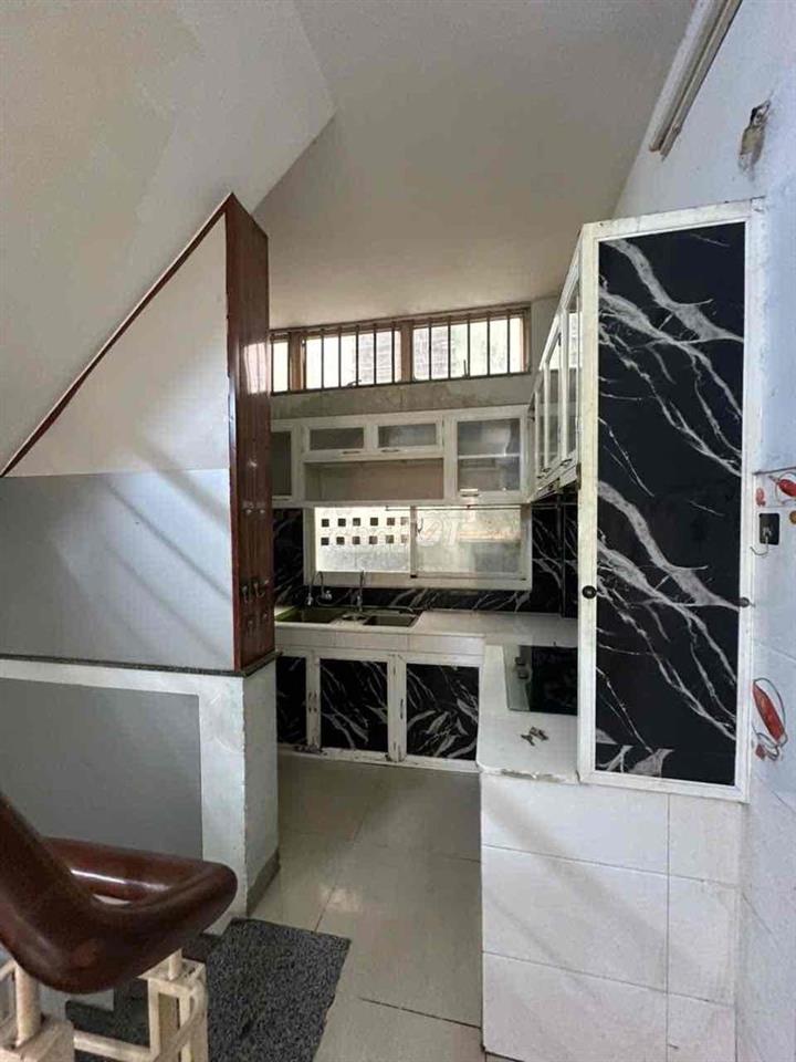 Vừa ở Vừa Kinh Doanh 1 trệt 4 lầu 1 sân thượng