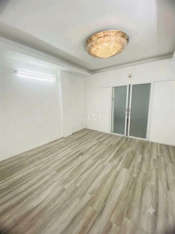Nhà nguyên căn 2 xe tải tránh nhau cư xá lữ gia p15 Q11