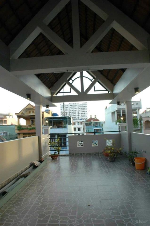 Nhà mặt tiền – Mới, full nội thất cao cấp - Tiện ích trong tầm đi bộ