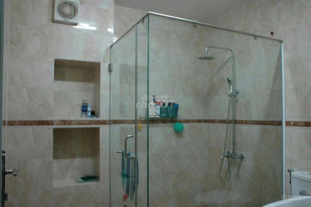 Nhà mặt tiền – Mới, full nội thất cao cấp - Tiện ích trong tầm đi bộ