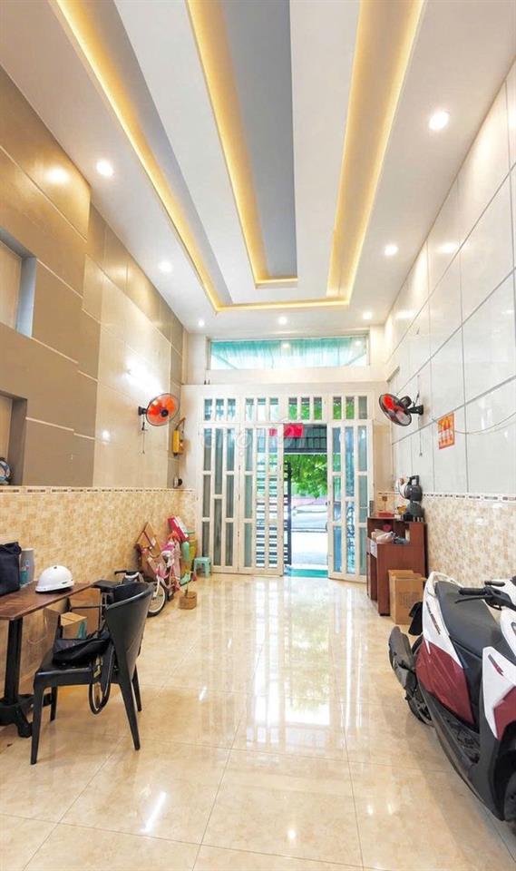 Nhà mặt tiền – Mới, full nội thất cao cấp - Tiện ích trong tầm đi bộ