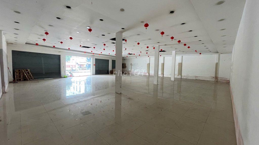 CHO THUÊ NHÀ MẶT TIỀN LÊ VĂN QUỚI NGANG 17M X 19M NHÀ CẤP 4 VỊ TRÍ VIP