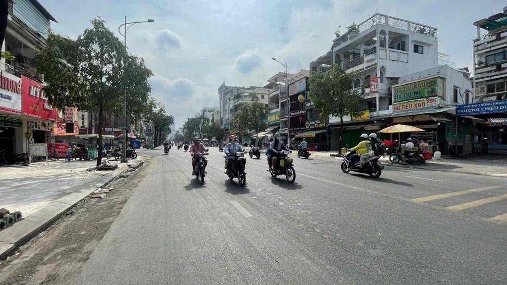 Mặt Tiền Hậu Giang ngang 4m x 20m , 1 trệt 1 lầu , kinh doanh tự do