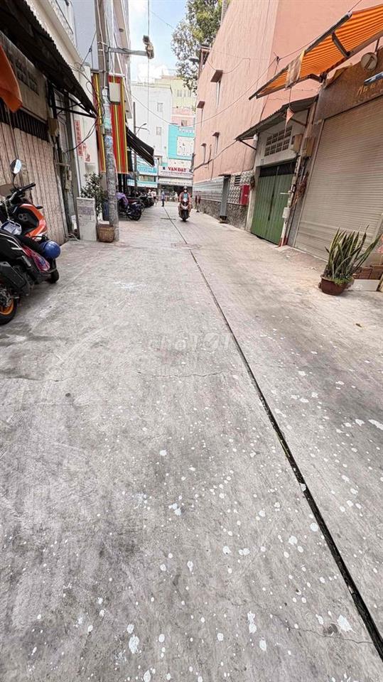 cho thuê KHO 257/11 Tạ Uyên p4 Q11 (220m2)