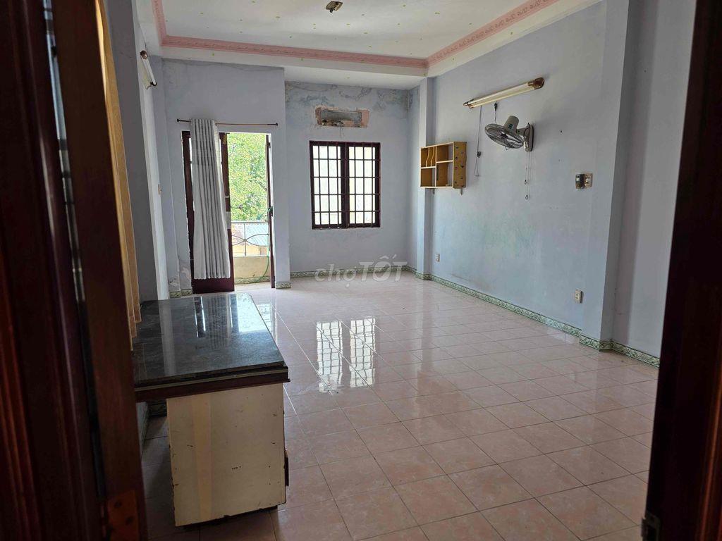 CHO NỮ THUÊ TRỌ NGAY ĐẦM SEN. Q11