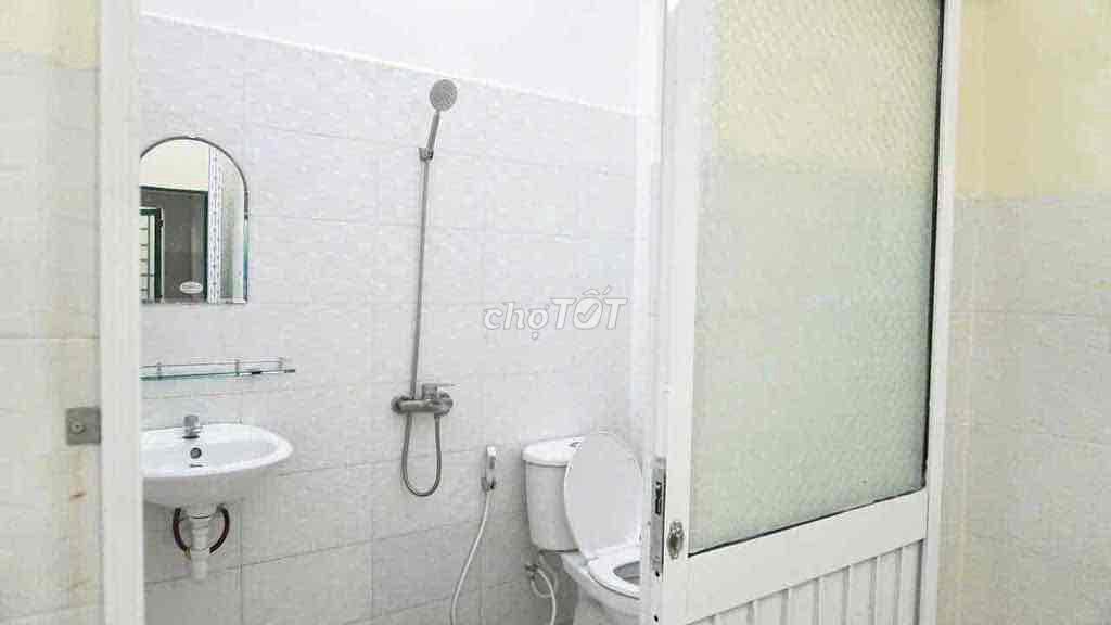 phòng thuê 20m2 riêng chủ có máy lạnh