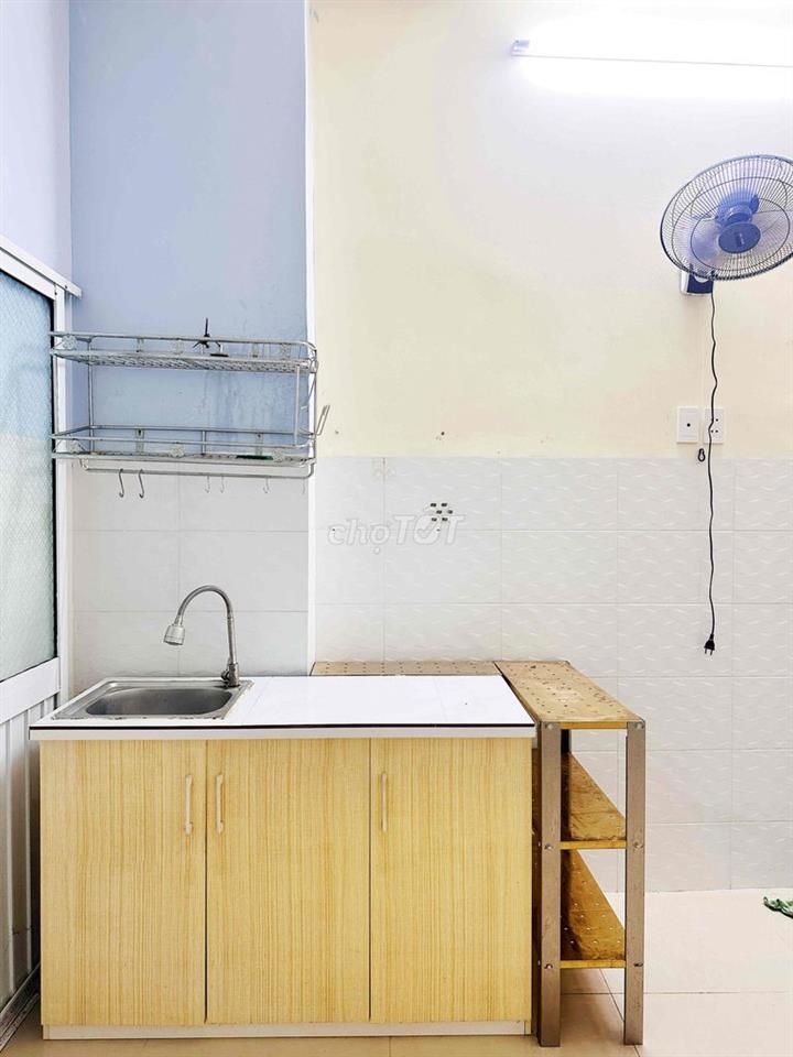 phòng thuê 20m2 riêng chủ có máy lạnh