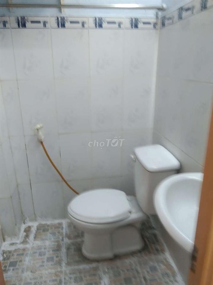nhà mặt tiền phòng trống sạch sẽ  yên tĩnh giờ giấc tự do an ninh