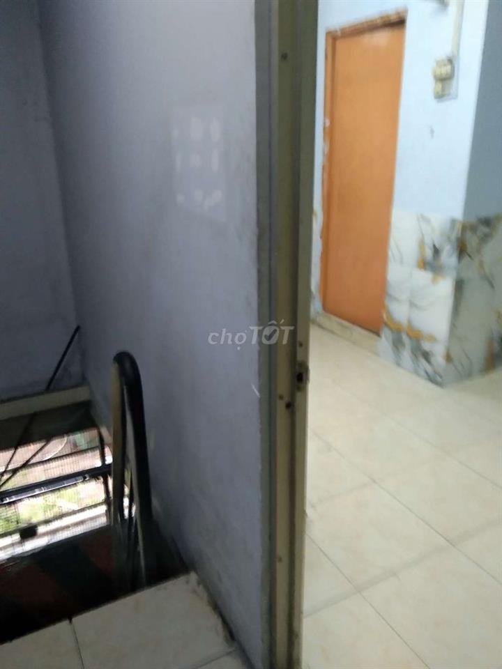 nhà mặt tiền phòng trống sạch sẽ  yên tĩnh giờ giấc tự do an ninh