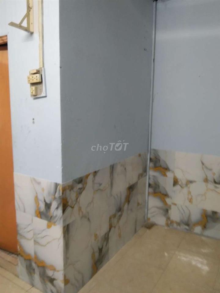 nhà mặt tiền phòng trống sạch sẽ  yên tĩnh giờ giấc tự do an ninh
