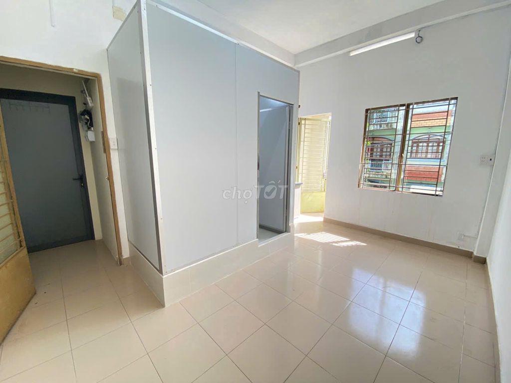 Cho thuê phòng ban công tại Lũy Bán Bích