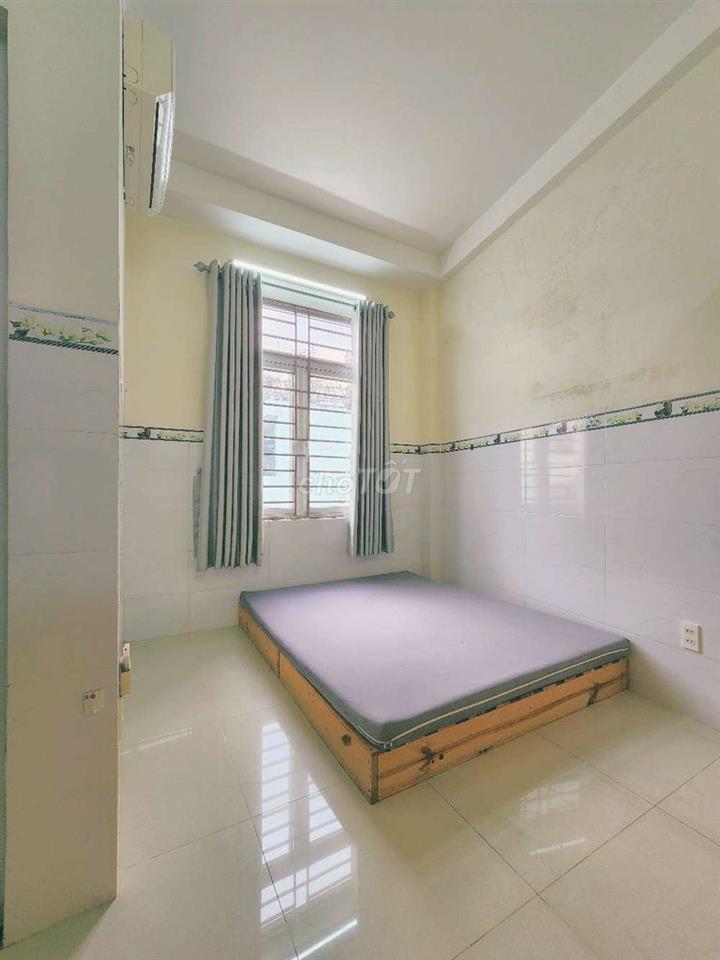 Phòng Nguyễn Trọng Tuyển, gần CV Hoàng Văn Thụ