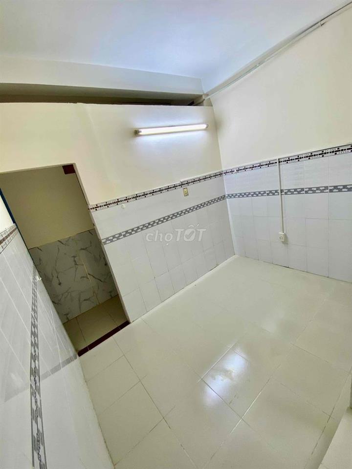 phòng trọ 12m2 đường 151/1/5 lạc long quân f1 q11