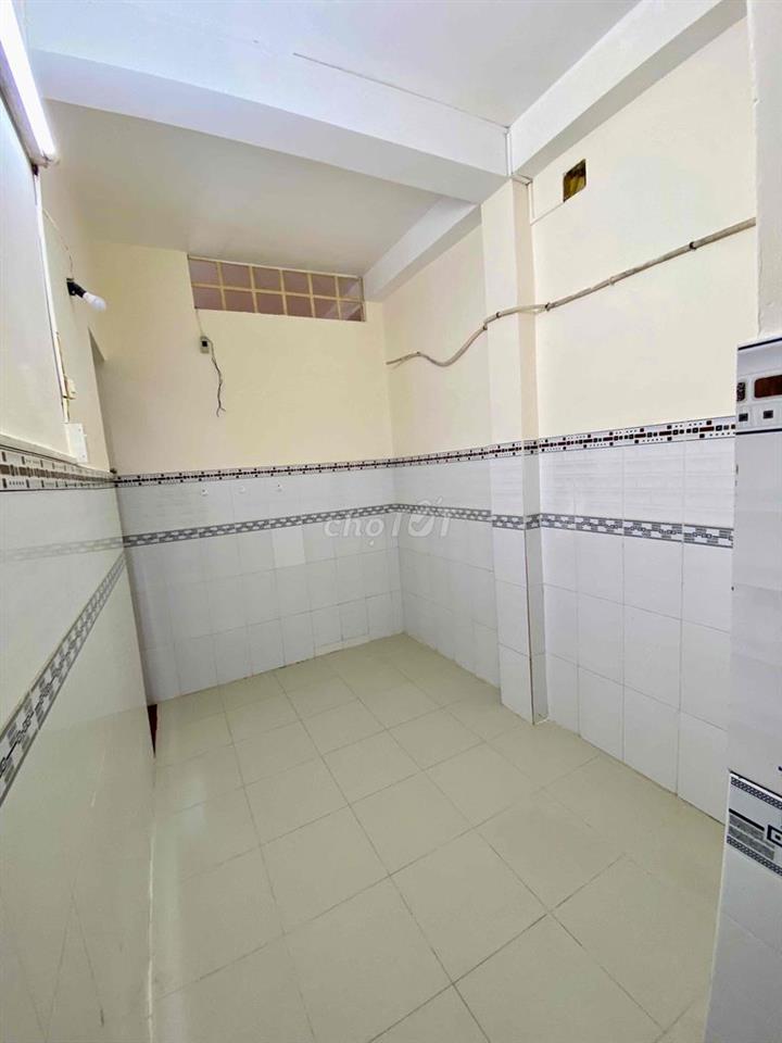 phòng trọ 12m2 đường 151/1/5 lạc long quân f1 q11