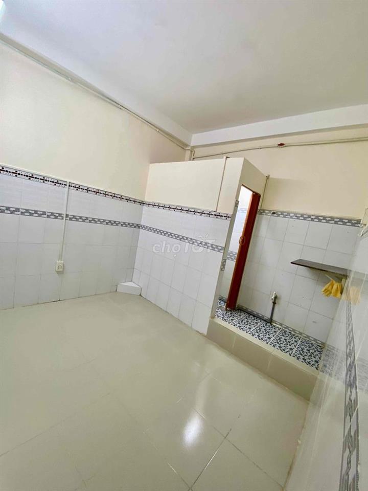 phòng trọ 12m2 đường 151/1/5 lạc long quân f1 q11