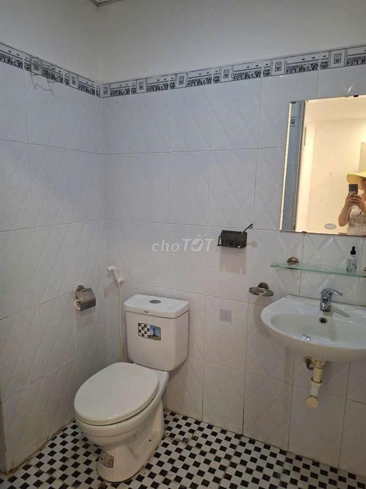 bán căn hộ chung cư Quân khu 7 65m 2pn 2w 2ban con giá 2 tỷ