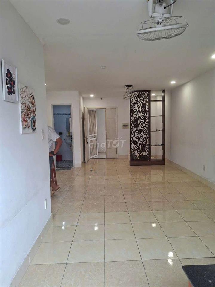 bán căn hộ chung cư Quân khu 7 65m 2pn 2w 2ban con giá 2 tỷ
