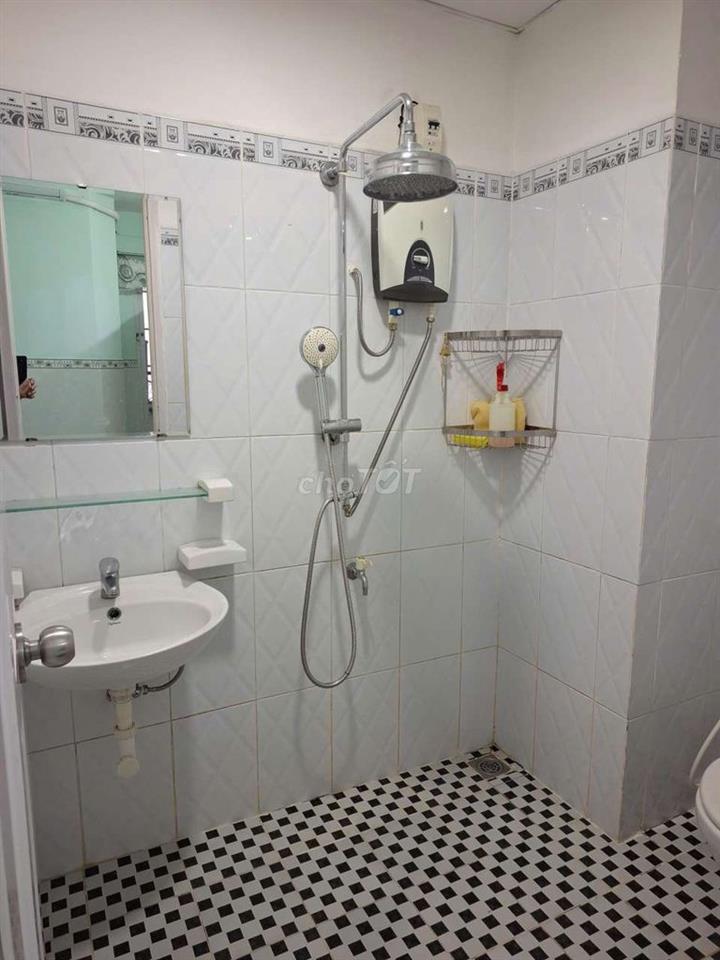 cho thuê ccqk7.  72m 2pn 2wc giá 6tr 1/10 nhận nhà 
