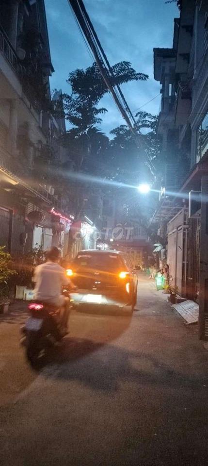 cho thuê nhà 3 tầng hẻm xe hơi Huỳnh Thị Hai 10 triệu