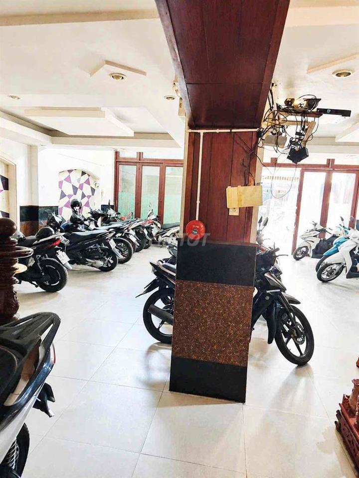 Khách sạn 690m sàn, 31 phòng Quận 12