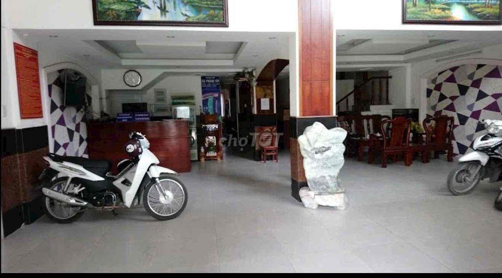 Khách sạn 690m sàn, 31 phòng Quận 12