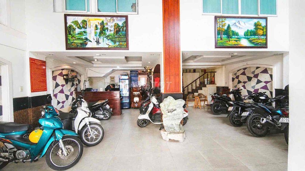 Khách sạn 690m sàn, 31 phòng Quận 12