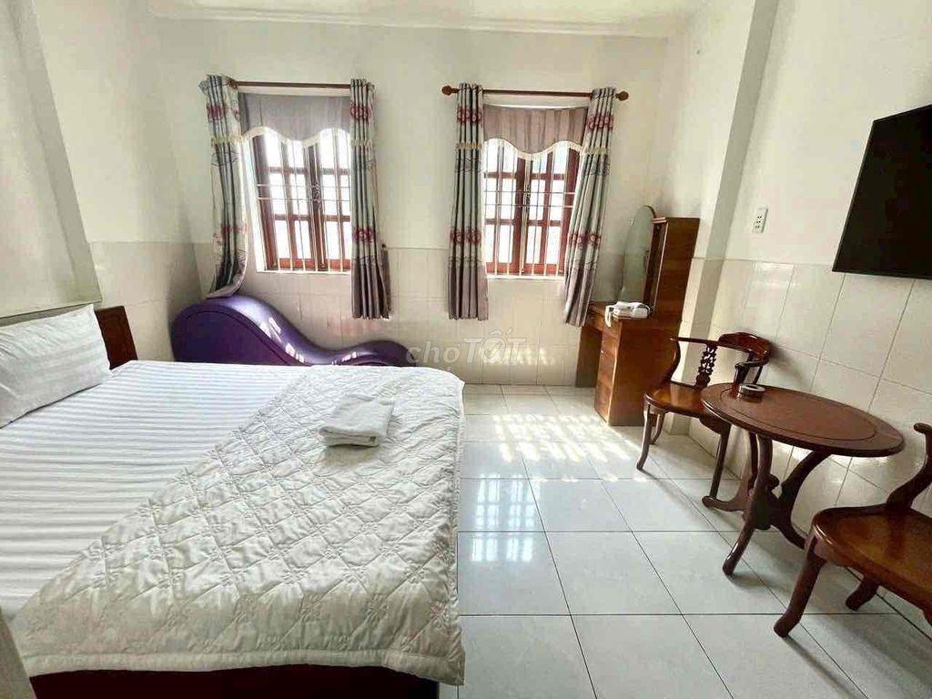 Khách sạn 690m sàn, 31 phòng Quận 12