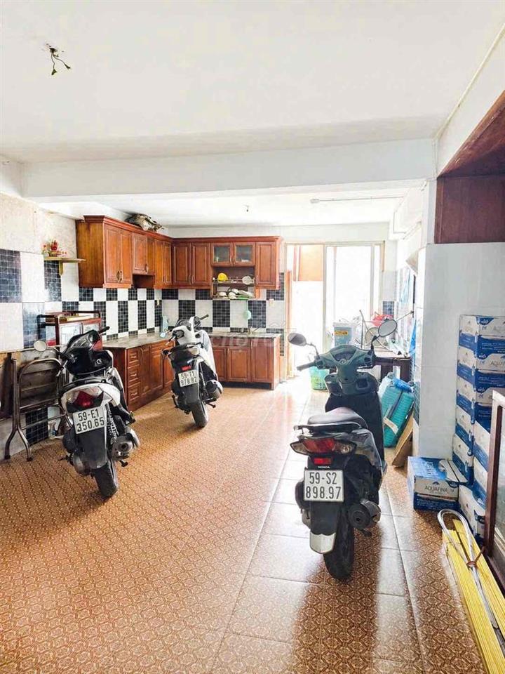 Khách sạn 690m sàn, 31 phòng Quận 12