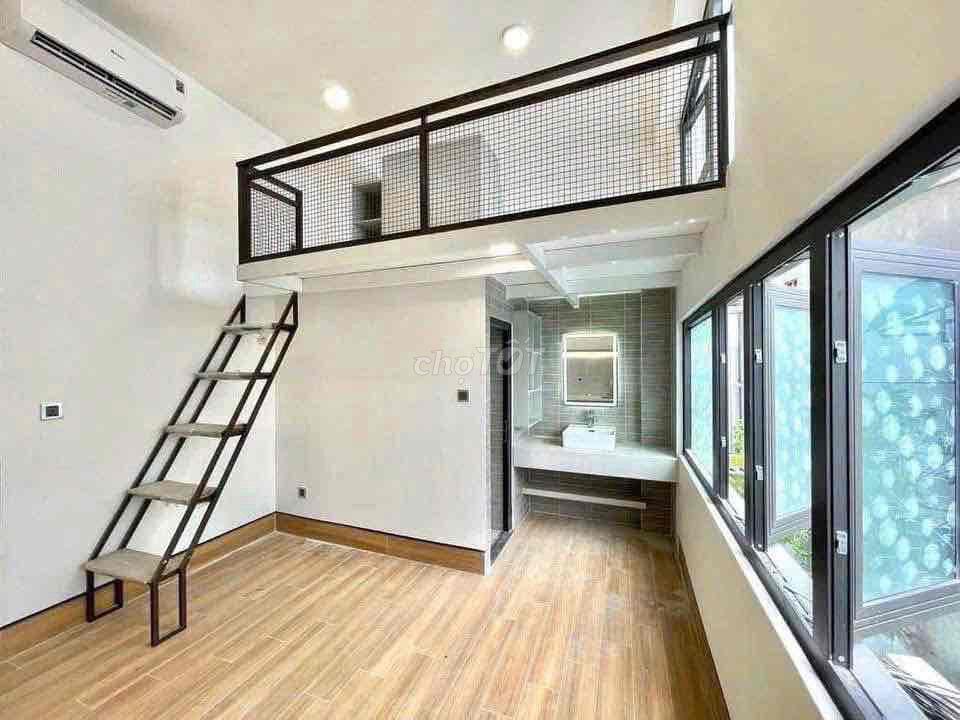 CĂN HỘ CÓ GÁC CAO 2M - CỬA SỔ THOÁNG - NGAY CHỢ LẠC QUANG
