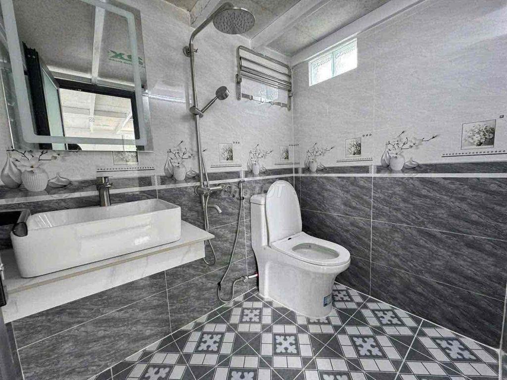 Căn Hộ Có Gác _ Đầy Đủ Nội Thất _ Ban Công _ Ngay Cầu Tham Lương