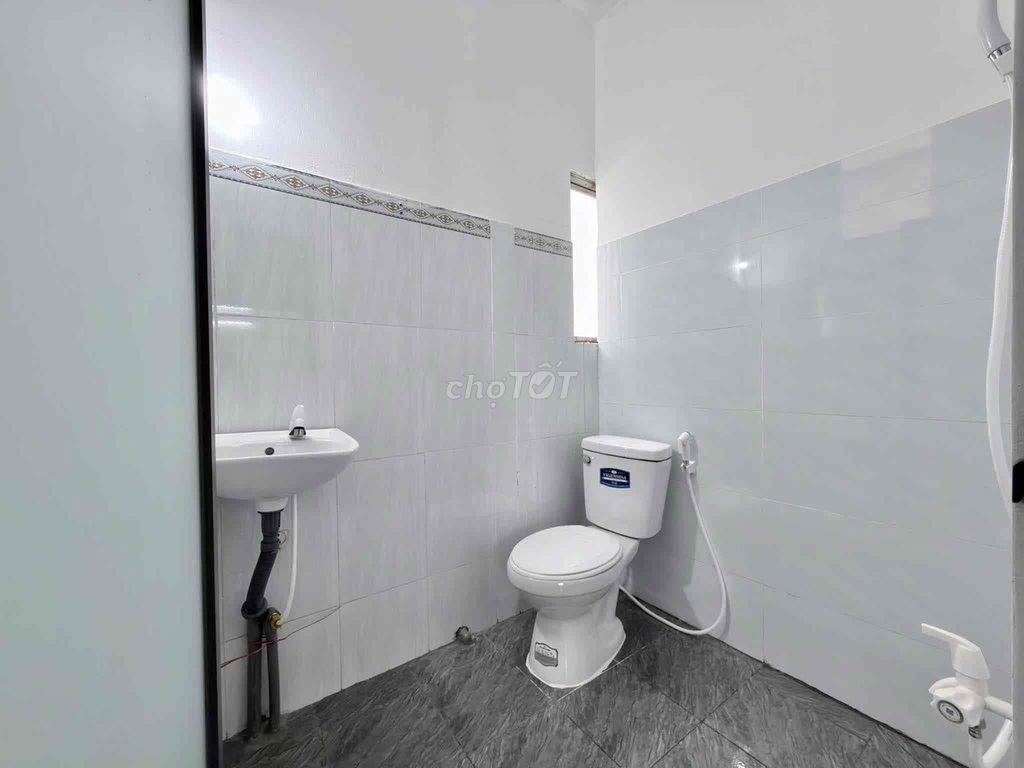 CHÍNH CHỦ CHO THUÊ _ PHÒNG TRỌ SINH VIÊN _ CÓ GÁC _ NGAY CHỢ CẦU