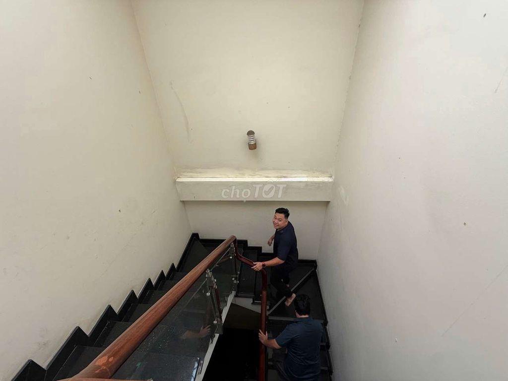 NHÀ CHO THUÊ 1 TRỆT 3 LẦU MT SONG HÀNH, DT 4×20 CÓ 4PN,4WC
