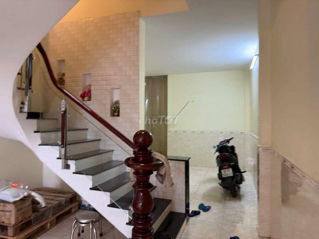 NHÀ CHO THUÊ 1 TRỆT 3 LẦU MT SONG HÀNH, DT 4×20 CÓ 4PN,4WC