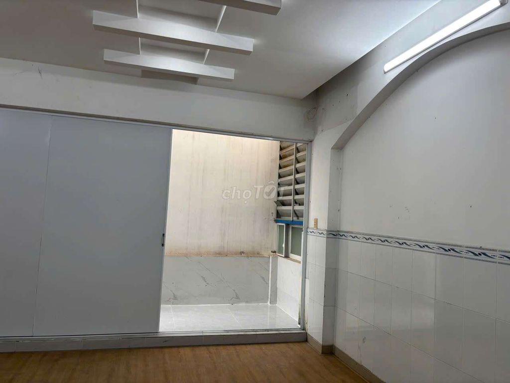CHO THUÊ NHÀ MẶT TIỀN LÊ THỊ RIÊNG 1 TRỆT 3 LẦU, DT 5×20, CÓ 7PN,6WC