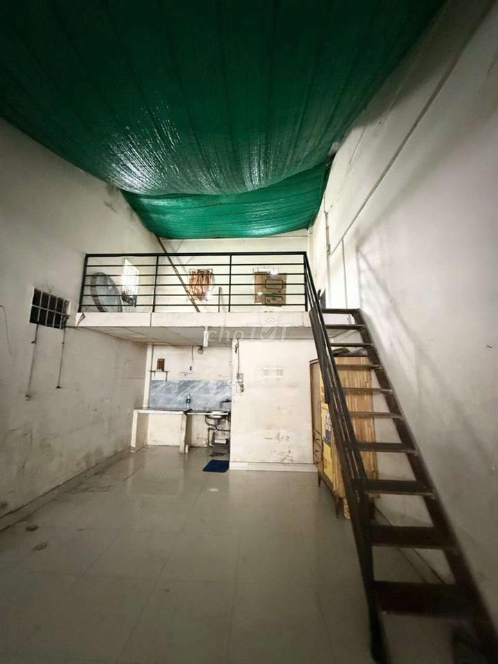 CHO THUÊ NHÀ NGUYÊN CĂN MBKD NGAY CHỢ SẦM UẤT. DT 4×10 CÓ 1PN,1WC