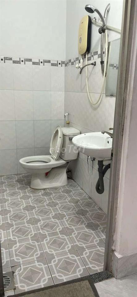 CHO THUÊ NHÀ MẶT TIỀN ĐƯỜNG LỚN 1 TRỆT 1 LỬNG, DT 4×20. XE TẢI THÔNG