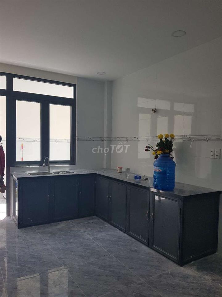 NHÀ MỚI TINH, 1 TRỆT 1 LỬNG DT 5×20 NỞ HẬU 9M. CÓ 2PN,1WC. ĐƯỜNG LỚN