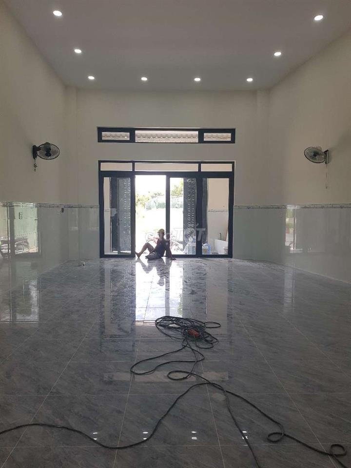 NHÀ MỚI TINH, 1 TRỆT 1 LỬNG DT 5×20 NỞ HẬU 9M. CÓ 2PN,1WC. ĐƯỜNG LỚN