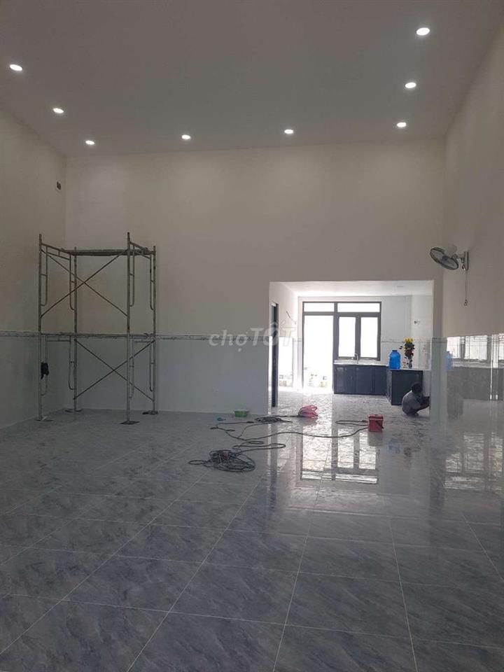 NHÀ MỚI TINH, 1 TRỆT 1 LỬNG DT 5×20 NỞ HẬU 9M. CÓ 2PN,1WC. ĐƯỜNG LỚN
