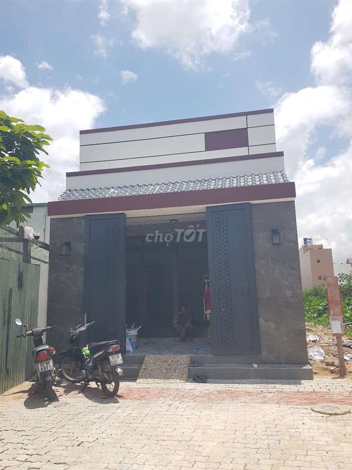 NHÀ MỚI TINH, 1 TRỆT 1 LỬNG DT 5×20 NỞ HẬU 9M. CÓ 2PN,1WC. ĐƯỜNG LỚN