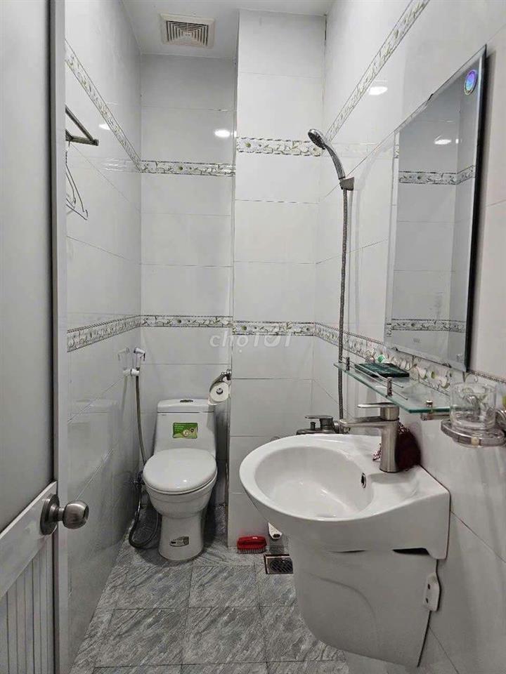 CHO THUÊ NHÀ HẺM XE HƠI. 1 TRỆT 1 LỬNG 3 LẦU, DT 4×15 CÓ 4PN