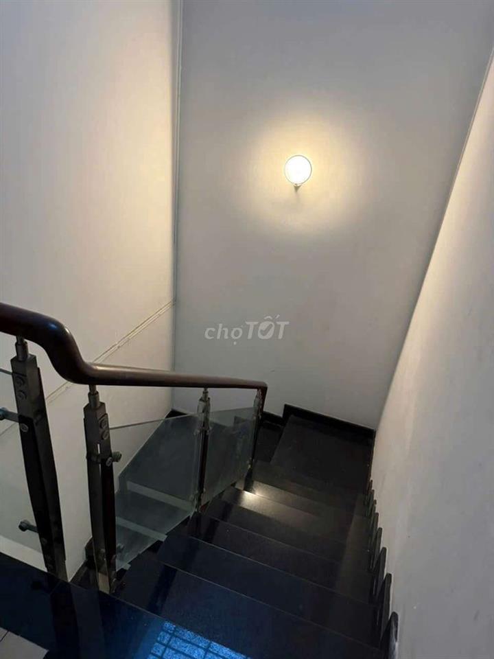CHO THUÊ NHÀ NGUYÊN CĂN 1 TRỆT 2 LẦU, DT 4×18 CÓ 3PN,4WC. HẺM XE HƠI