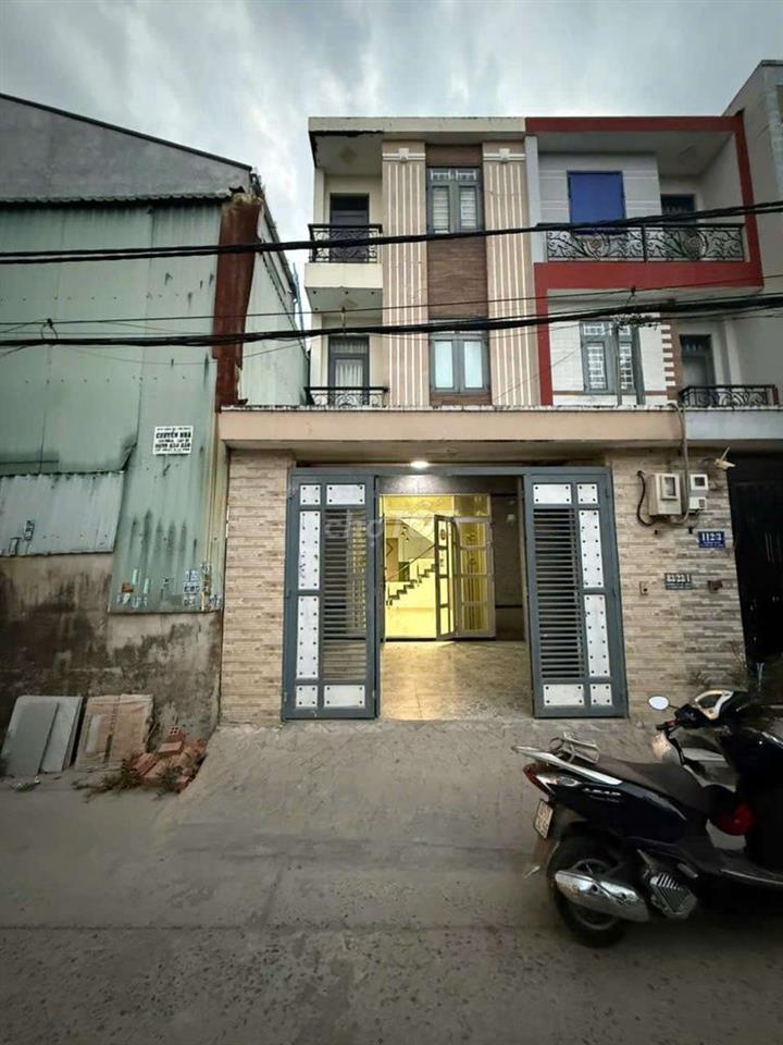 CHO THUÊ NHÀ NGUYÊN CĂN 1 TRỆT 2 LẦU, DT 4×18 CÓ 3PN,4WC. HẺM XE HƠI