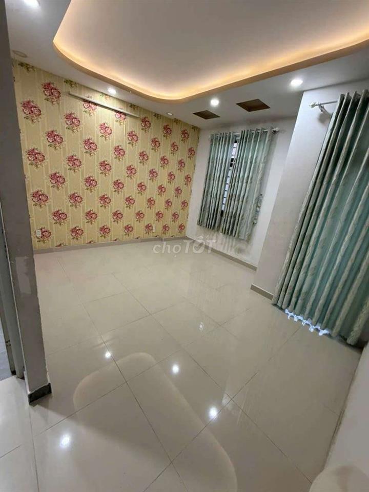 CHO THUÊ NHÀ NGUYÊN CĂN 1 TRỆT 2 LẦU, DT 4×18 CÓ 3PN,4WC. HẺM XE HƠI