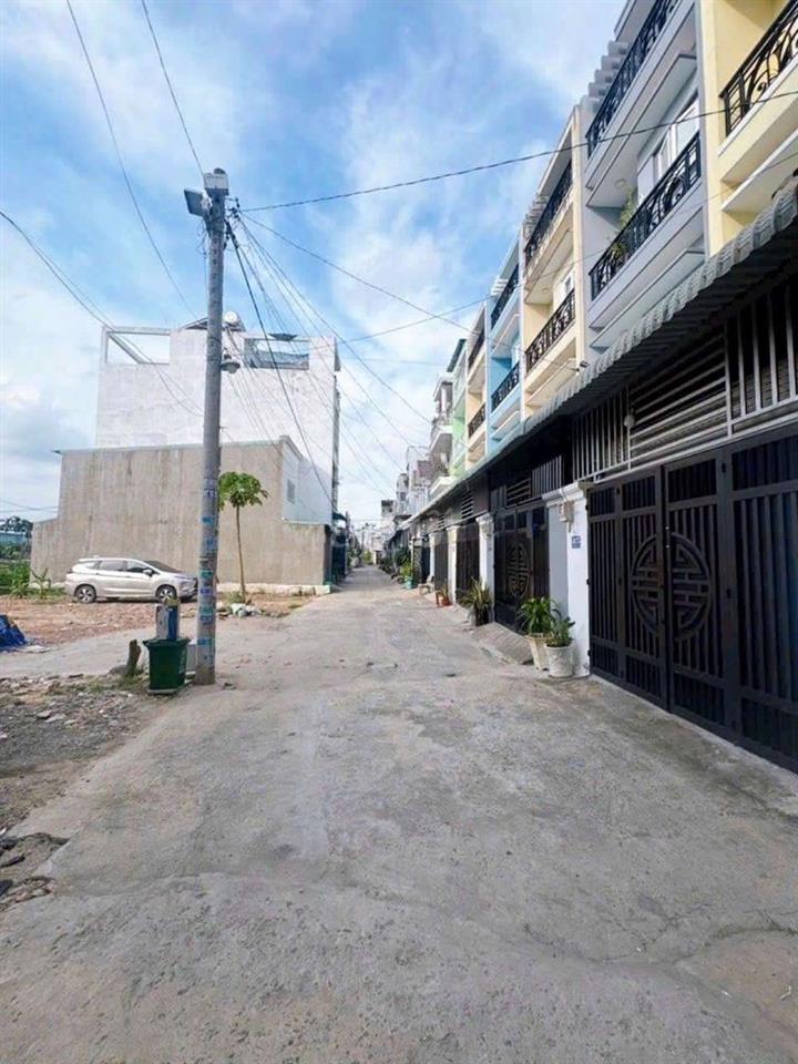 CHO THUÊ NHÀ 1 TRỆT 2 LẦU, DT 4×15 CÓ 4PN,4WC. THẠNH LỘC 41,HẺM XE HƠI