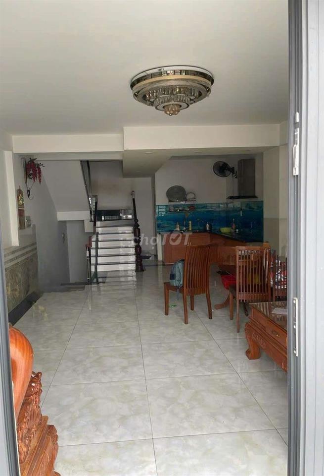 CHO THUÊ NHÀ 1 TRỆT 2 LẦU, DT 5×12 CÓ 4PN,4WC. XE HƠI NGỦ TRONG NHÀ