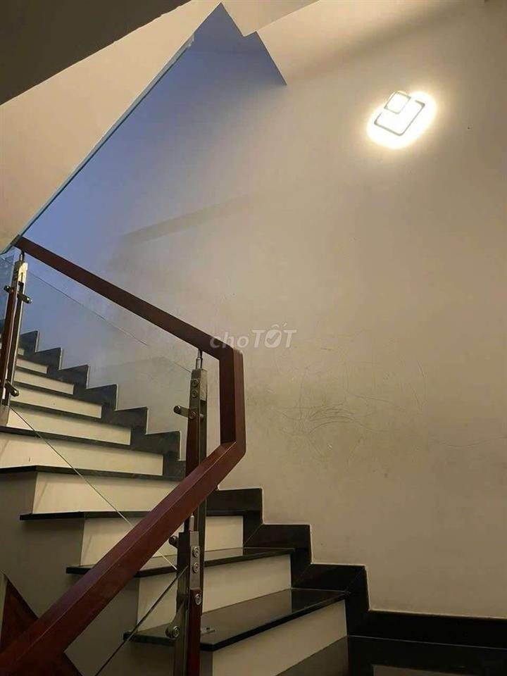 CHO THUÊ NHÀ 1 TRỆT 2 LẦU, DT 5×12 CÓ 4PN,4WC. HẺM XE TẢI 